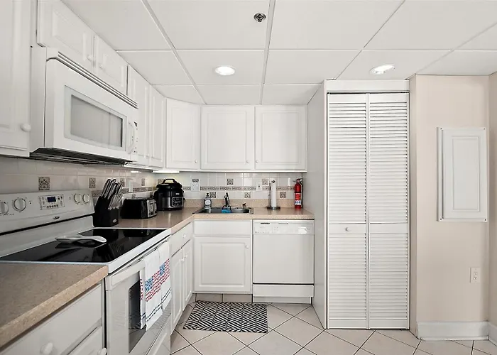 Holiday home Coastal 2br With Ocean And Bay Views Private Balcony Amenities Sleeps 6